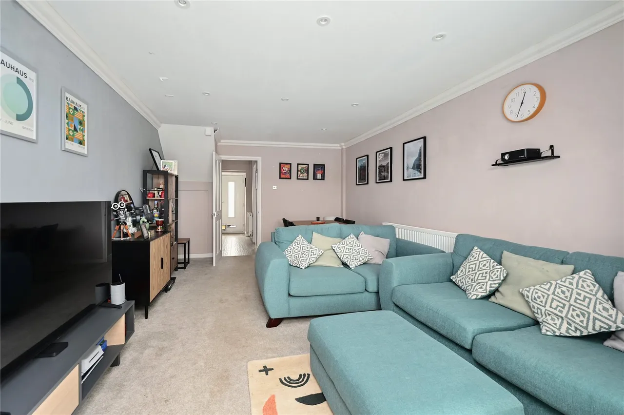 Peket Close, Staines, TW18, photo 2