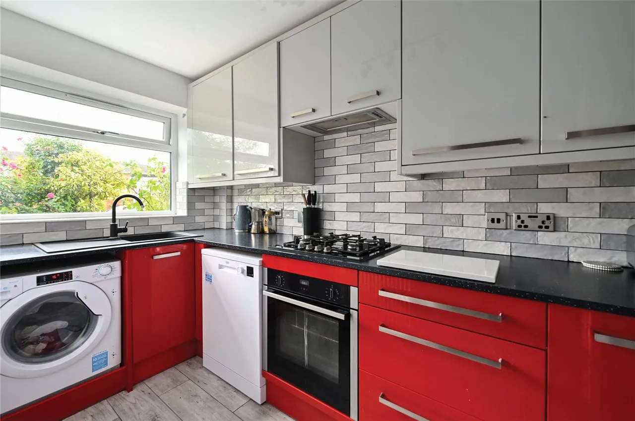Peket Close, Staines, TW18, photo 5