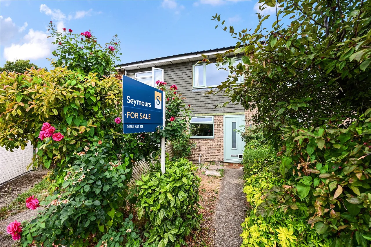 2 bed house for sale, Peket Close, Staines, TW18