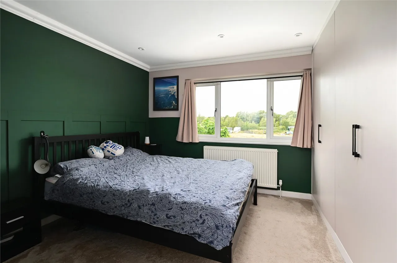 Peket Close, Staines, TW18, photo 6