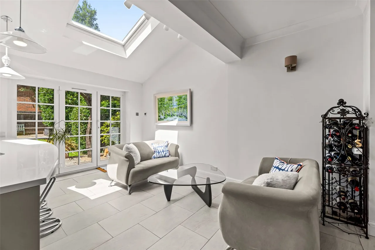 Cambridge Crescent, Teddington, TW11 8DX, photo 3