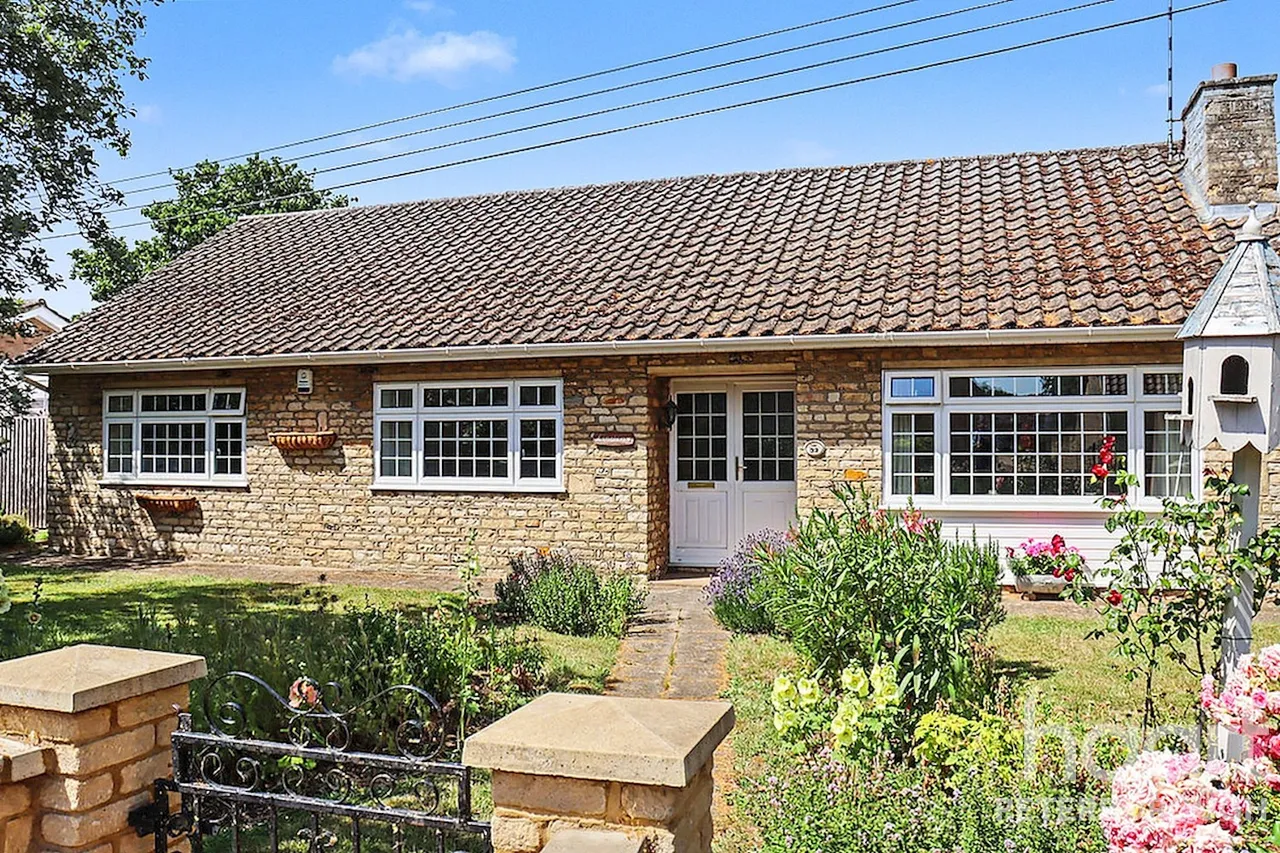 3 bed house for sale, High Street, Maxey, PE6