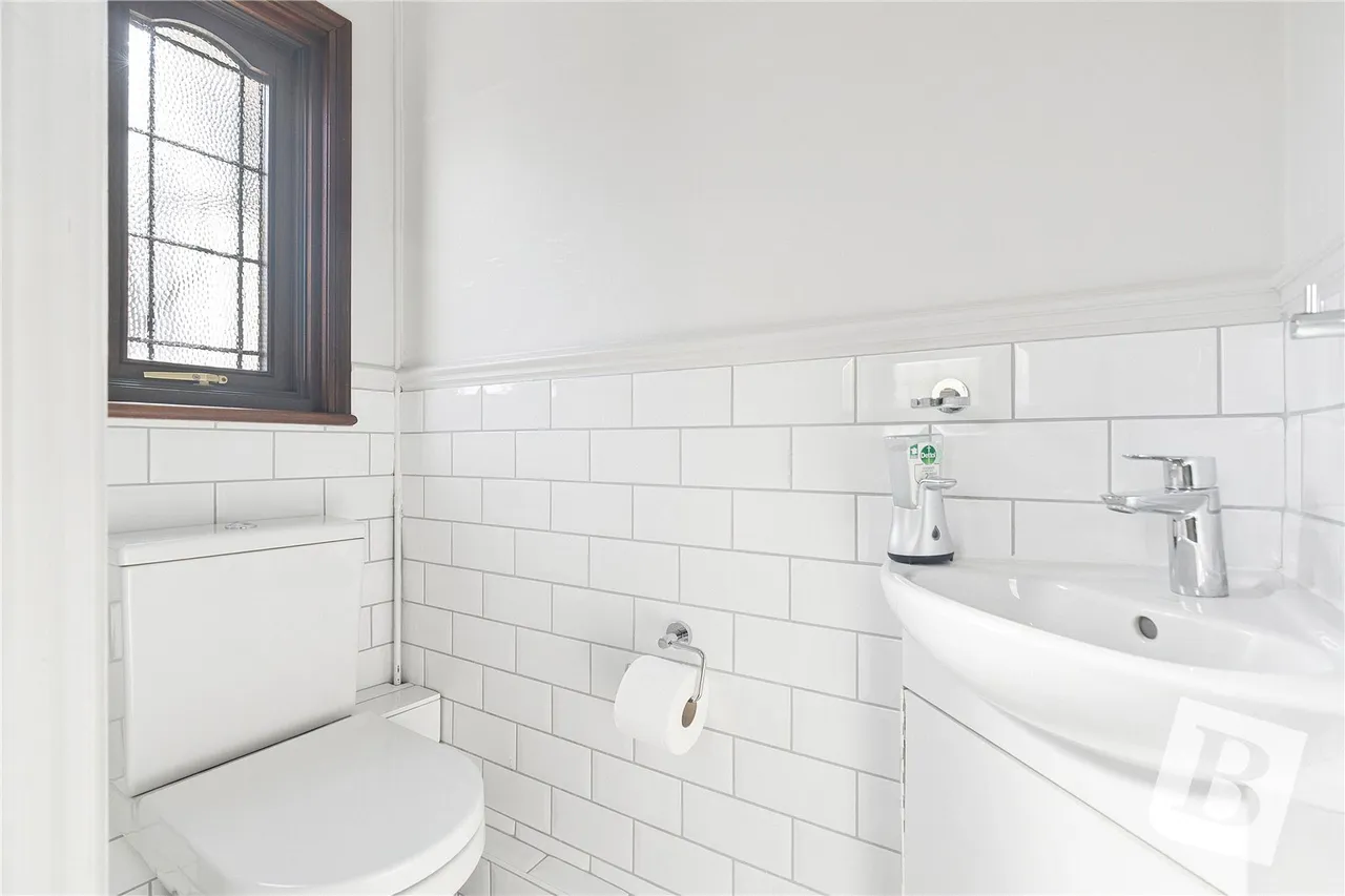 Engayne Gardens, Upminster, RM14, photo 13