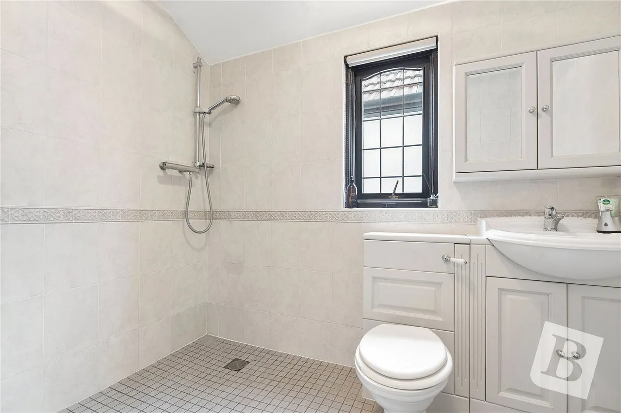 Engayne Gardens, Upminster, RM14, photo 10