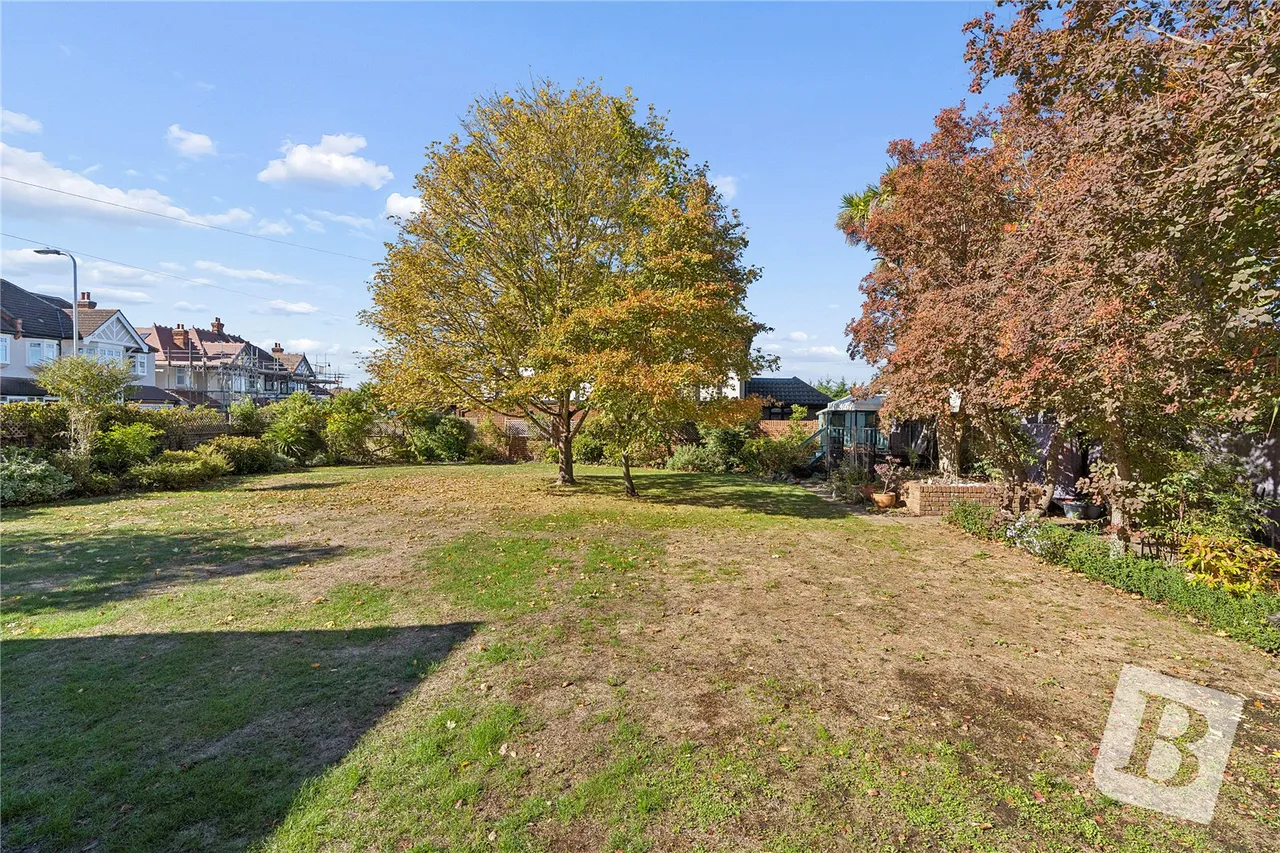 Engayne Gardens, Upminster, RM14, photo 15