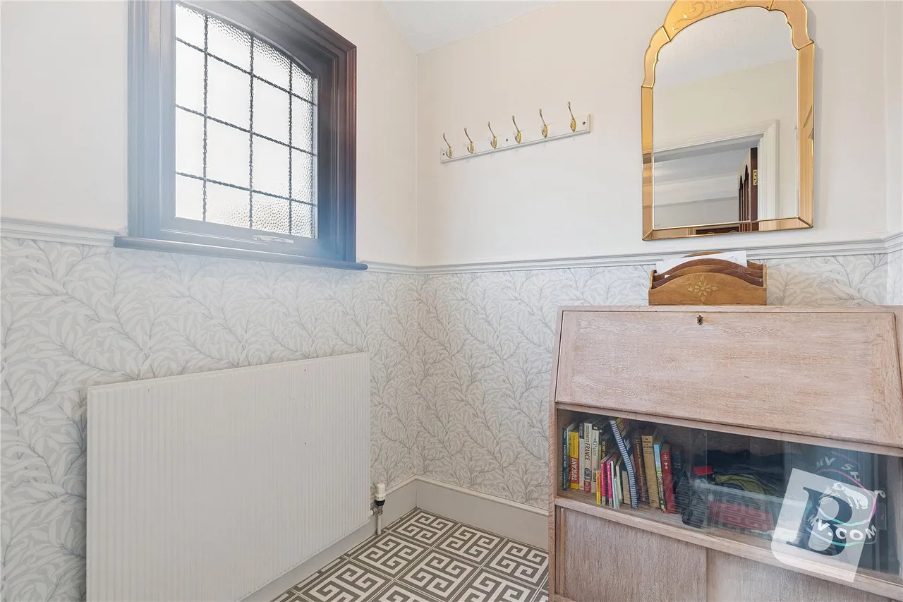 Engayne Gardens, Upminster, RM14, photo 12