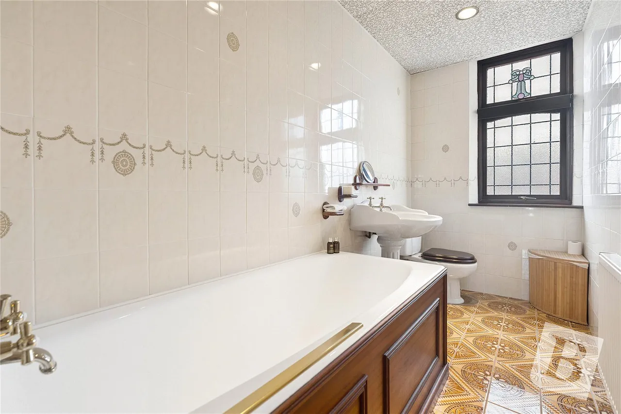 Engayne Gardens, Upminster, RM14, photo 24