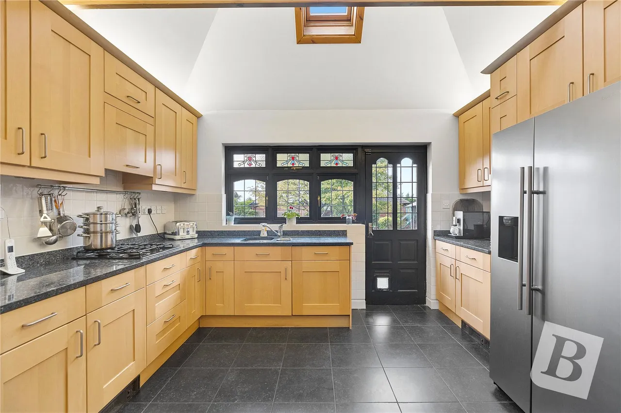 Engayne Gardens, Upminster, RM14, photo 9