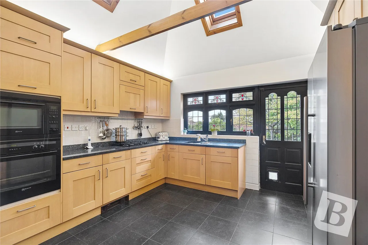 Engayne Gardens, Upminster, RM14, photo 8