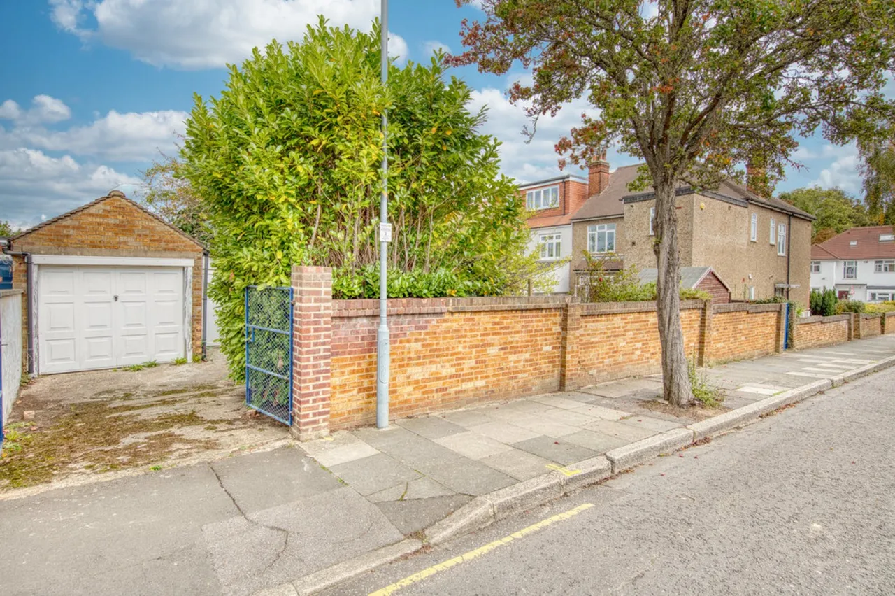 Redbridge Lane West, photo 2