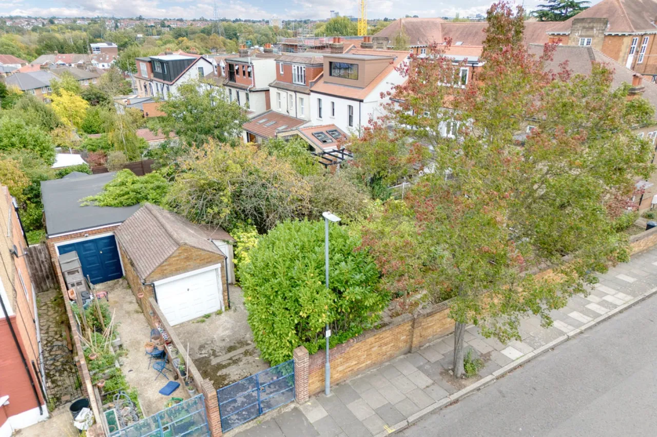 Redbridge Lane West, photo 12
