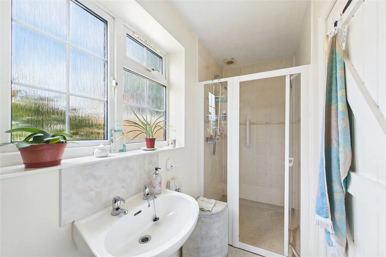MacDonald Road, Lightwater, GU18, photo 10
