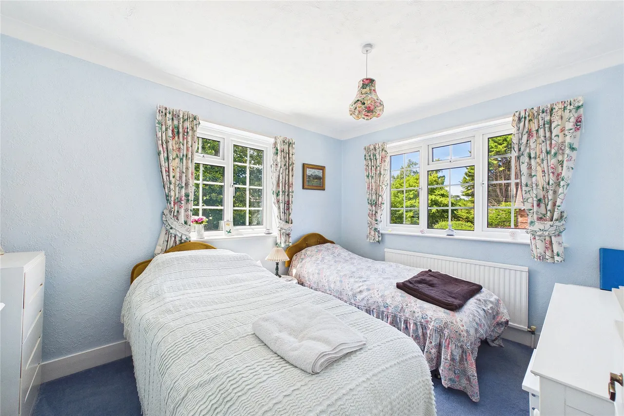 MacDonald Road, Lightwater, GU18, photo 8