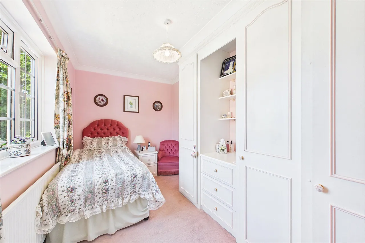 MacDonald Road, Lightwater, GU18, photo 9