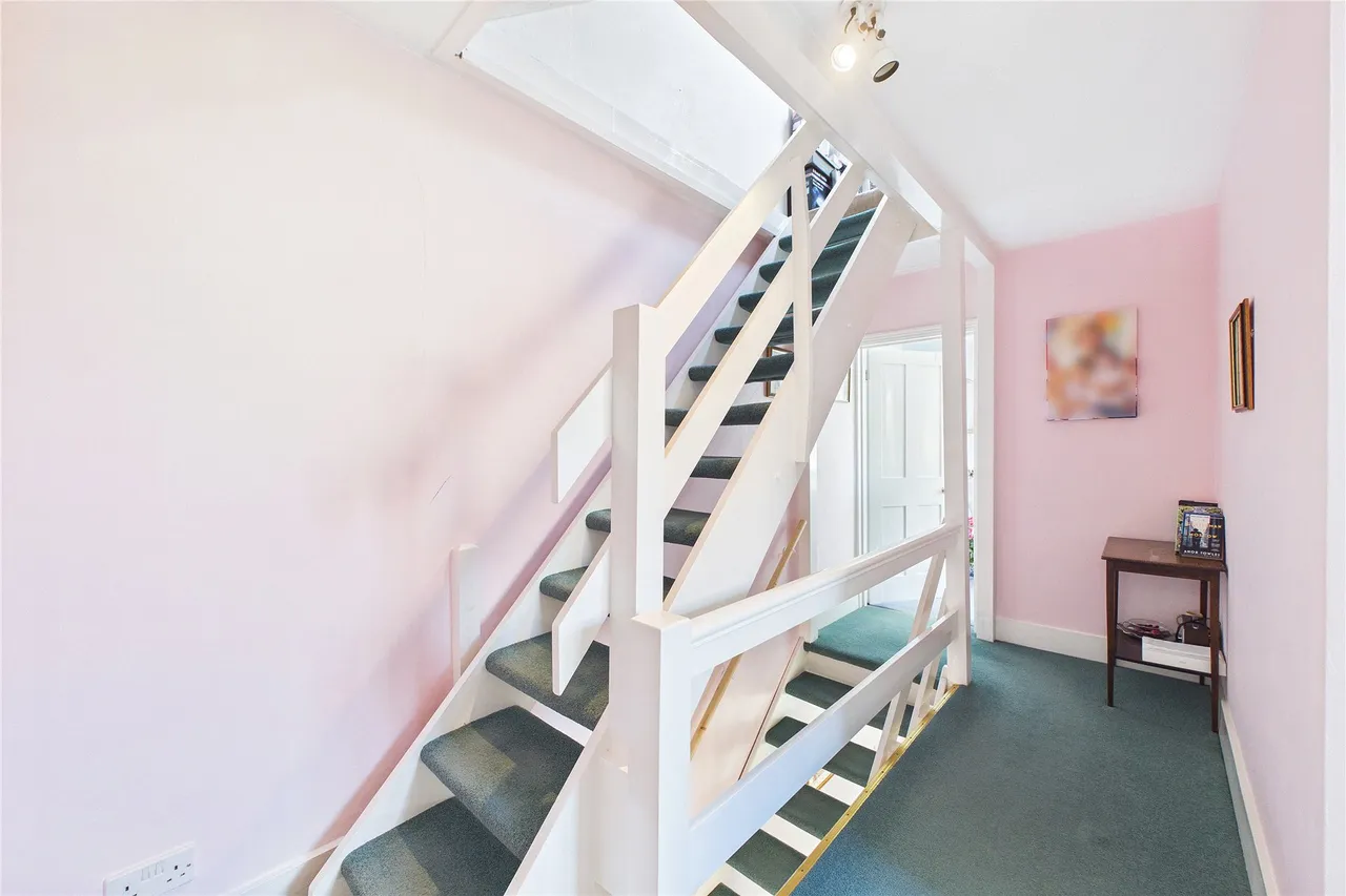 MacDonald Road, Lightwater, GU18, photo 12