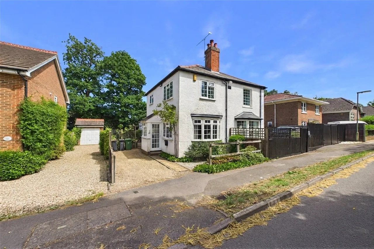 2 bed house for sale, MacDonald Road, Lightwater, GU18