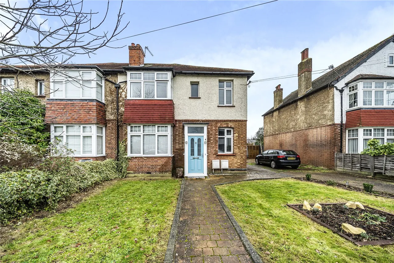2 bed flat for sale — Chestnut Avenue, Hampton, TW12 2NU