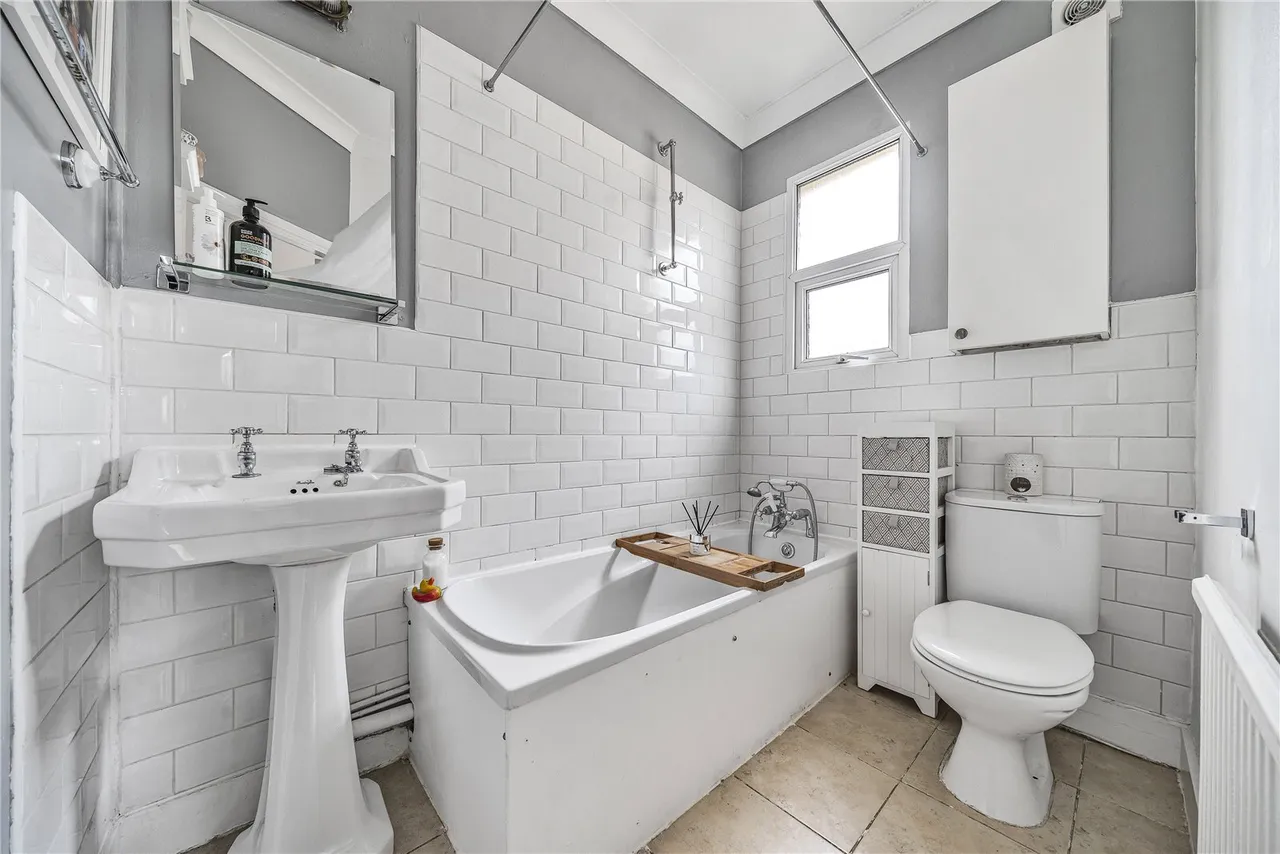 Chestnut Avenue, Hampton, TW12 2NU, photo 8