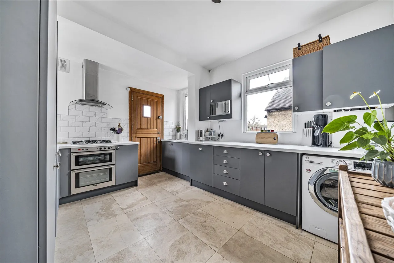 Chestnut Avenue, Hampton, TW12 2NU, photo 4