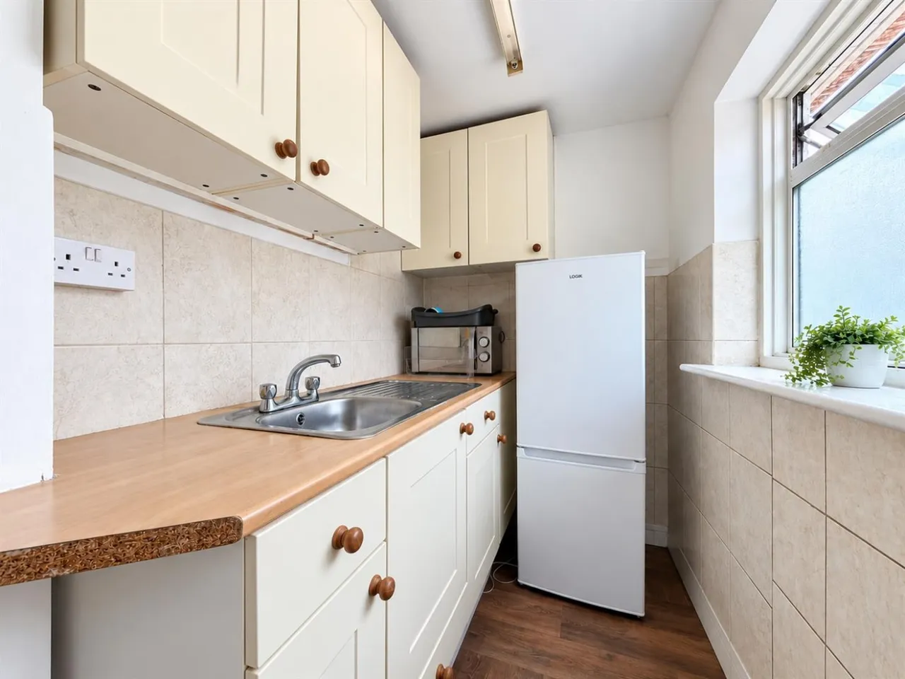 Semi-Detached To LetLady Margaret Road, Southall, UB1, photo 17