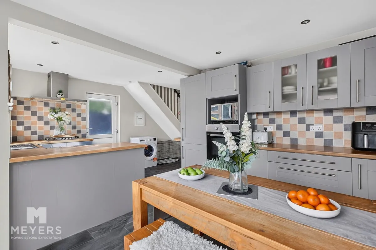 Bronte Avenue, Christchurch, BH23, photo 2