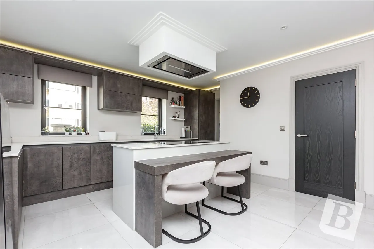 St. Marys Lane, Upminster, RM14, photo 2