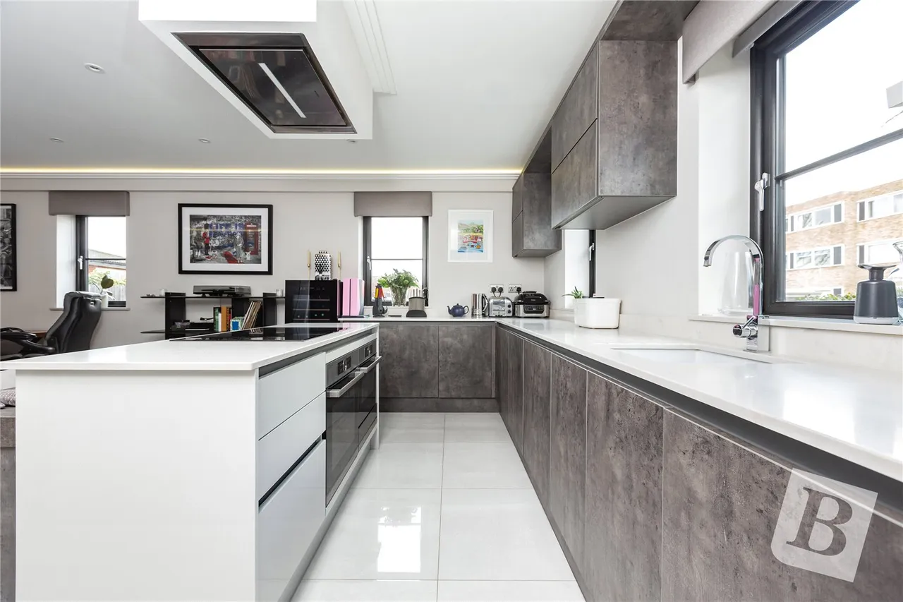 St. Marys Lane, Upminster, RM14, photo 9