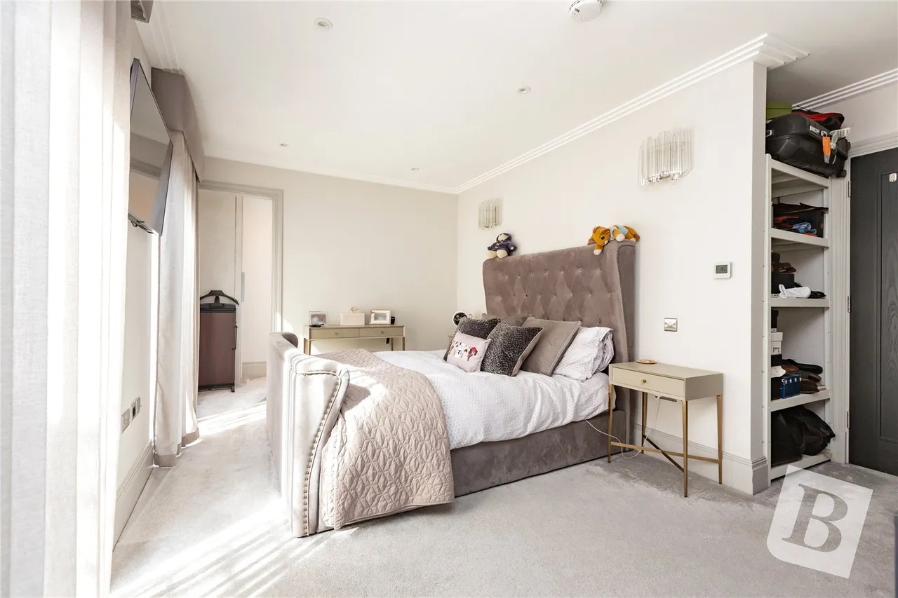 St. Marys Lane, Upminster, RM14, photo 6