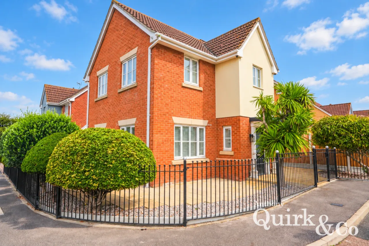 4 bed property for sale, Magnolia Close, Canvey Island, SS8