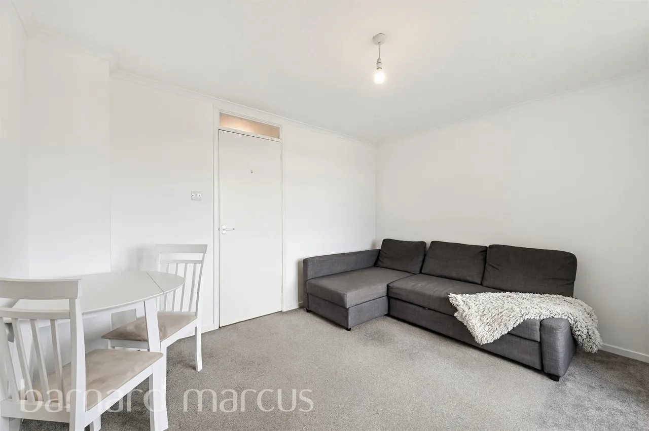 Minstrel Gardens, Surbiton, KT5, photo 2