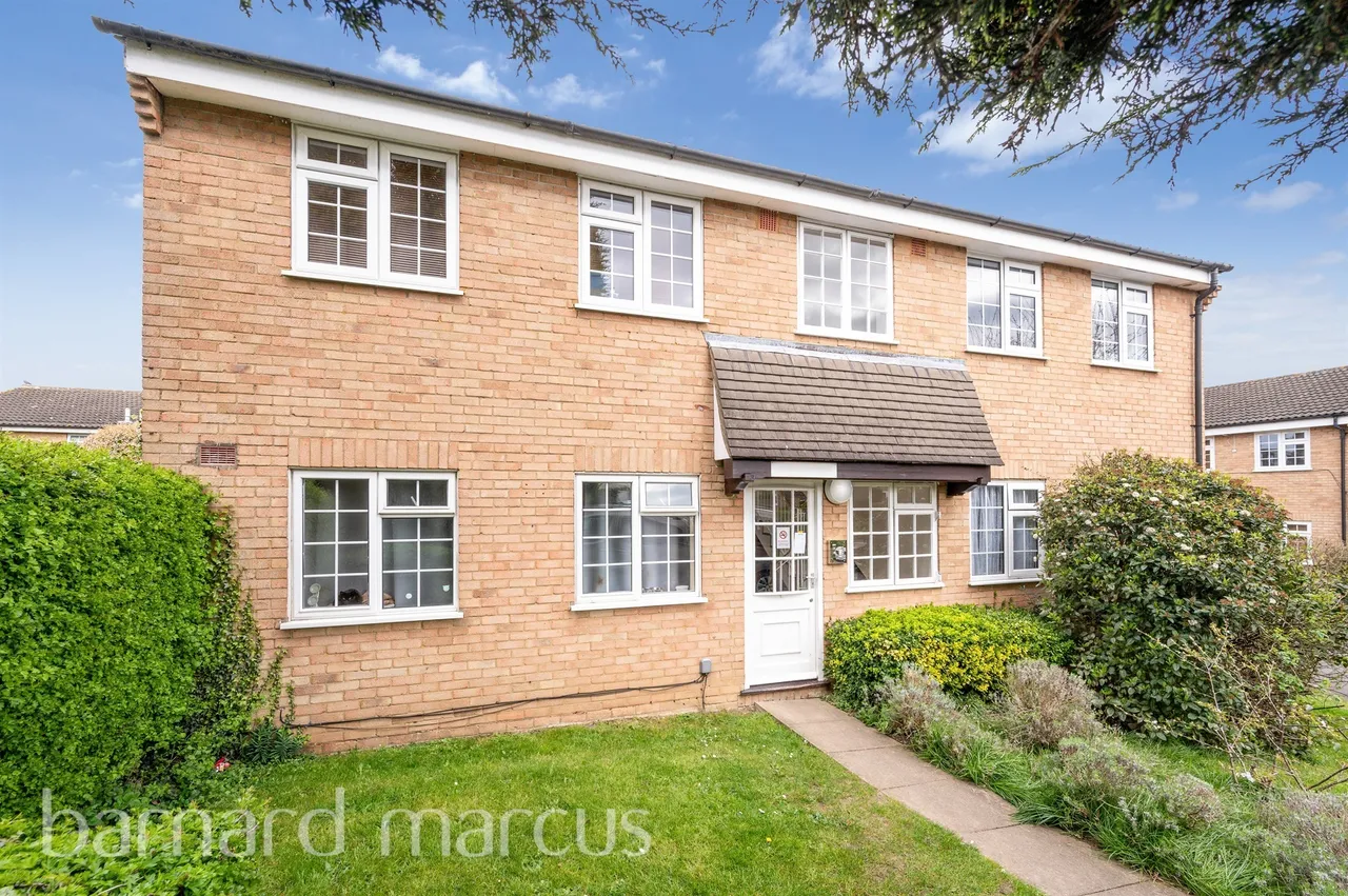 1 bed flat for sale, Minstrel Gardens, Surbiton, KT5