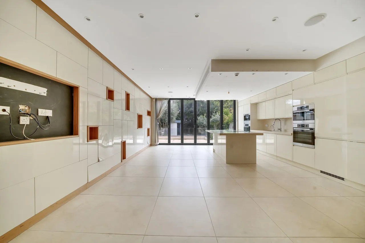 4 Buckingham Road, Wanstead, London, Greater London, E11 2EB, photo 2
