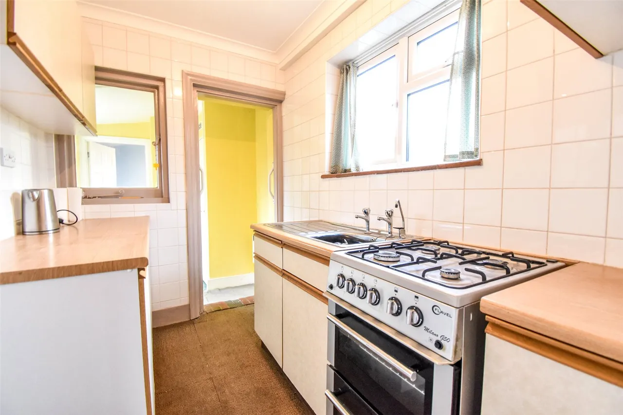 Hurlands Close, Farnham, Surrey, GU9 9JF, photo 13