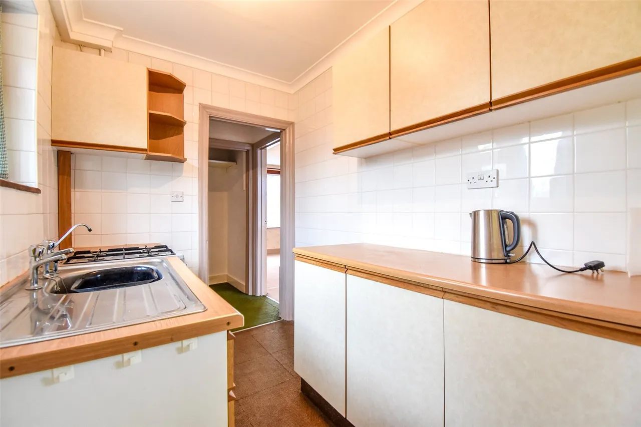 Hurlands Close, Farnham, Surrey, GU9 9JF, photo 12