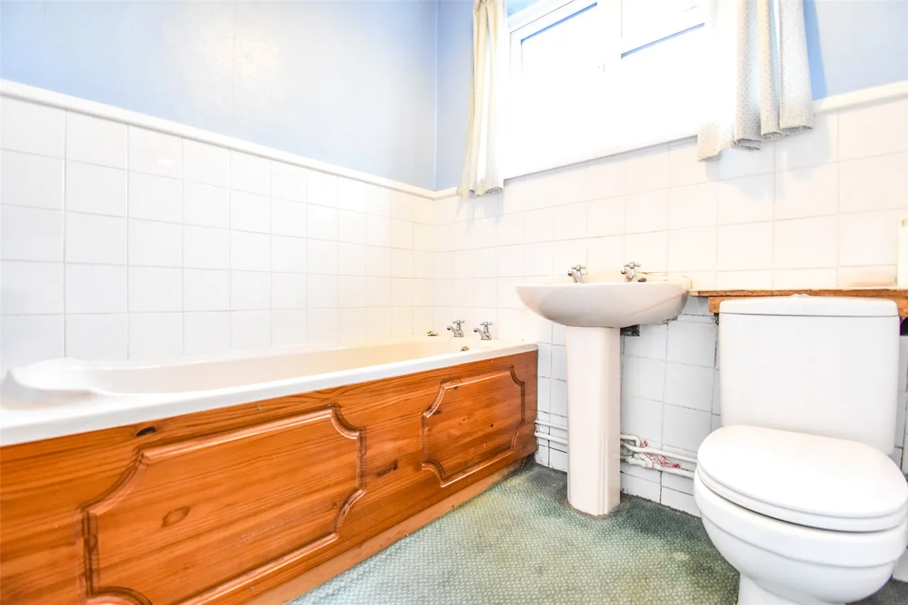Hurlands Close, Farnham, Surrey, GU9 9JF, photo 10