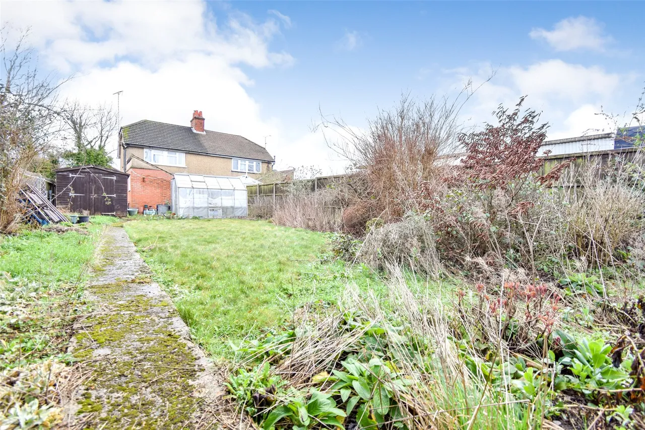 Hurlands Close, Farnham, Surrey, GU9 9JF, photo 2