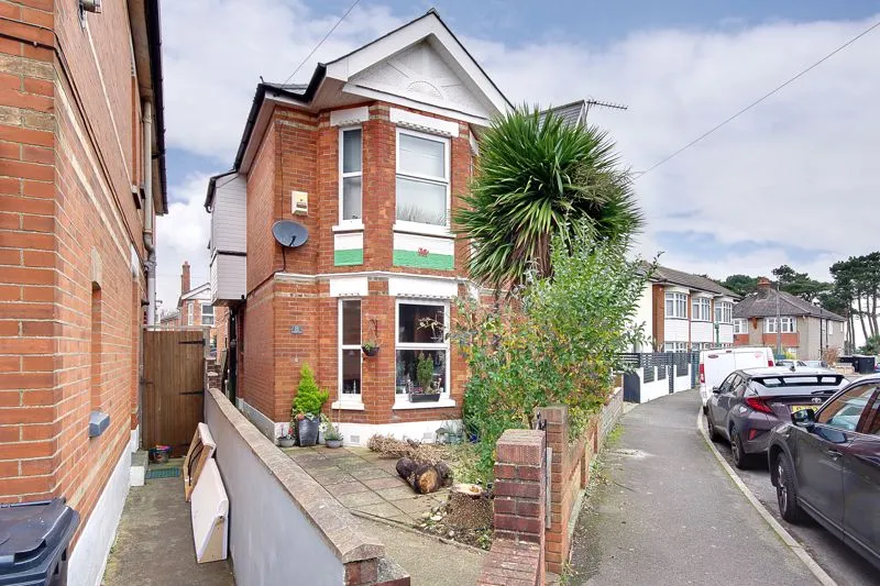 3 bed house for sale — Spurgeon Road Kings Park, Bournemouth BH7 6LZ