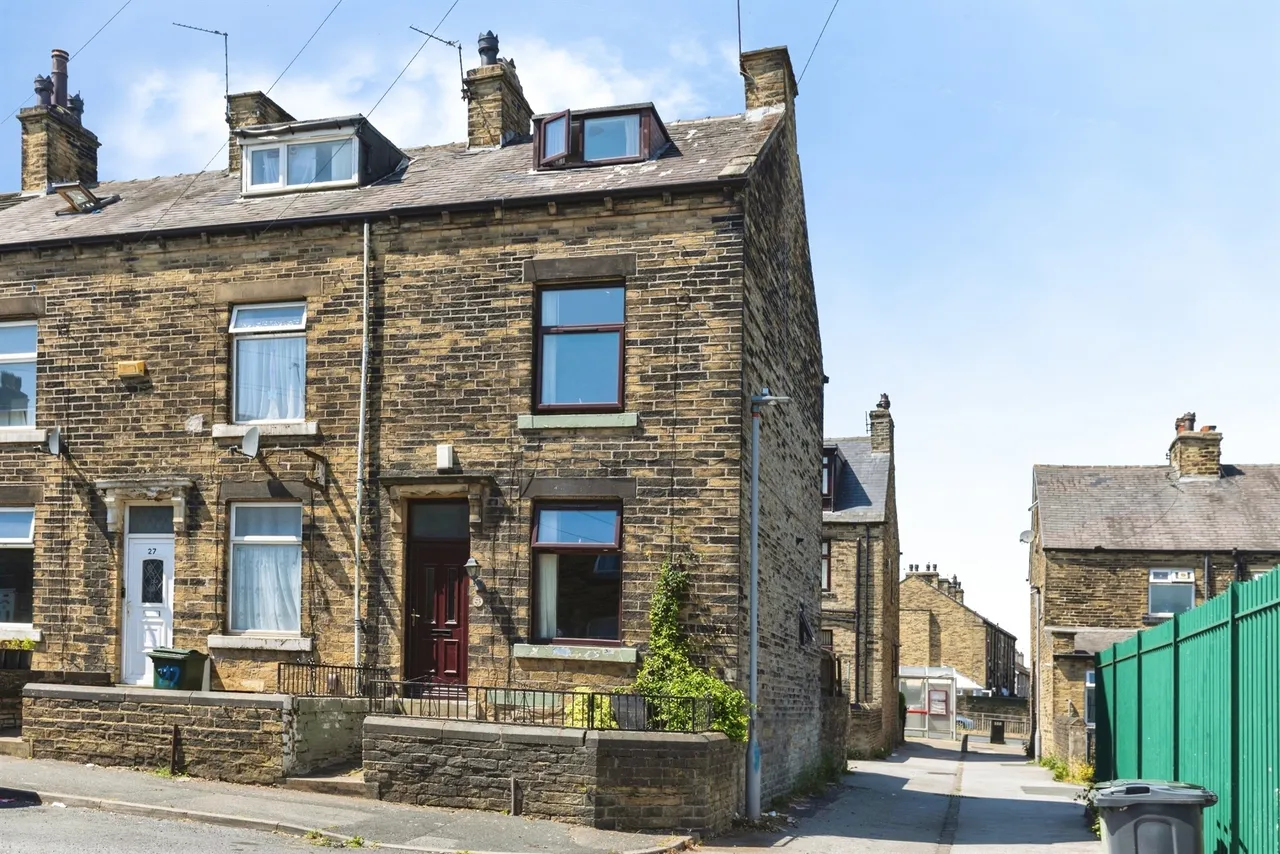 3 bed house for sale — Runswick Terrace, Bradford