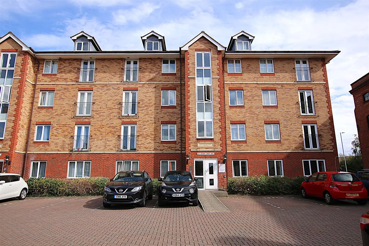 2 bed flat for sale — Henry Bird Way, Northampton