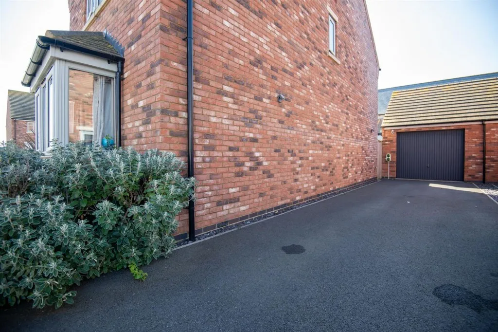 Coles Close, Little Harrowden, NN9, photo 2