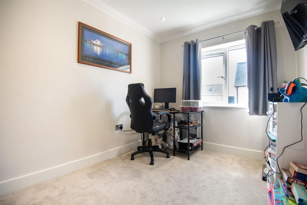Coles Close, Little Harrowden, NN9, photo 19