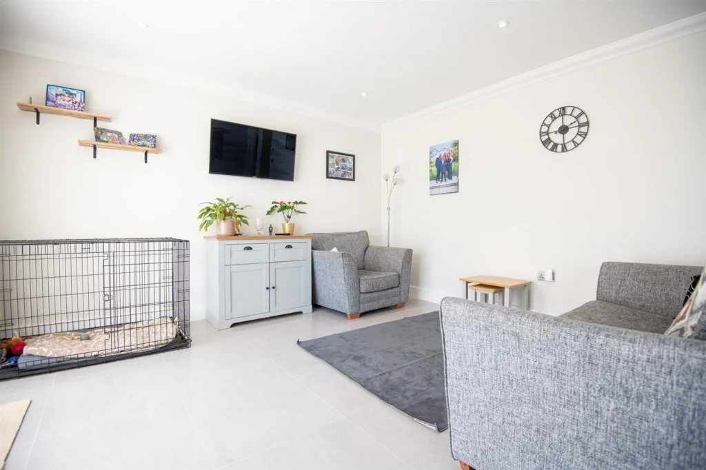 Coles Close, Little Harrowden, NN9, photo 8