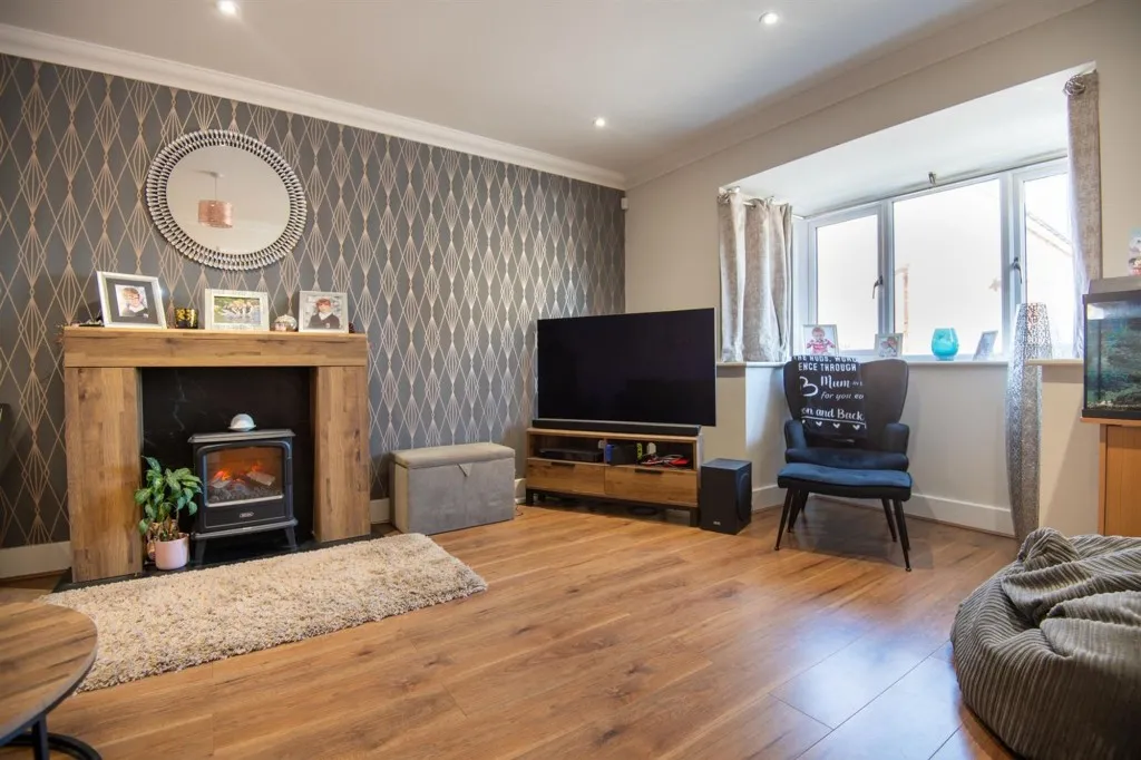 Coles Close, Little Harrowden, NN9, photo 4