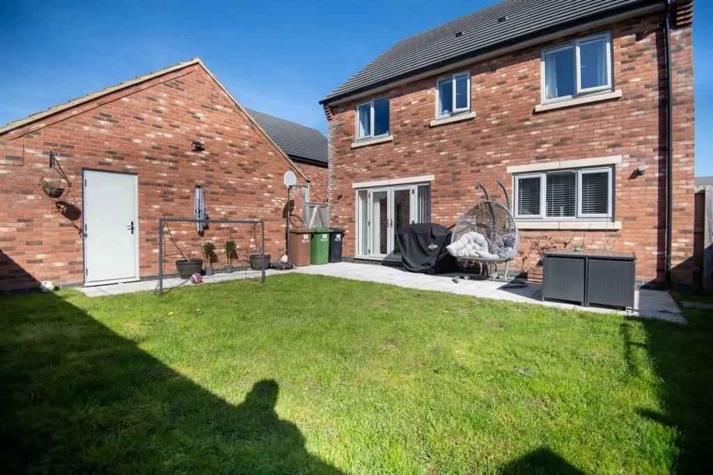 Coles Close, Little Harrowden, NN9, photo 9