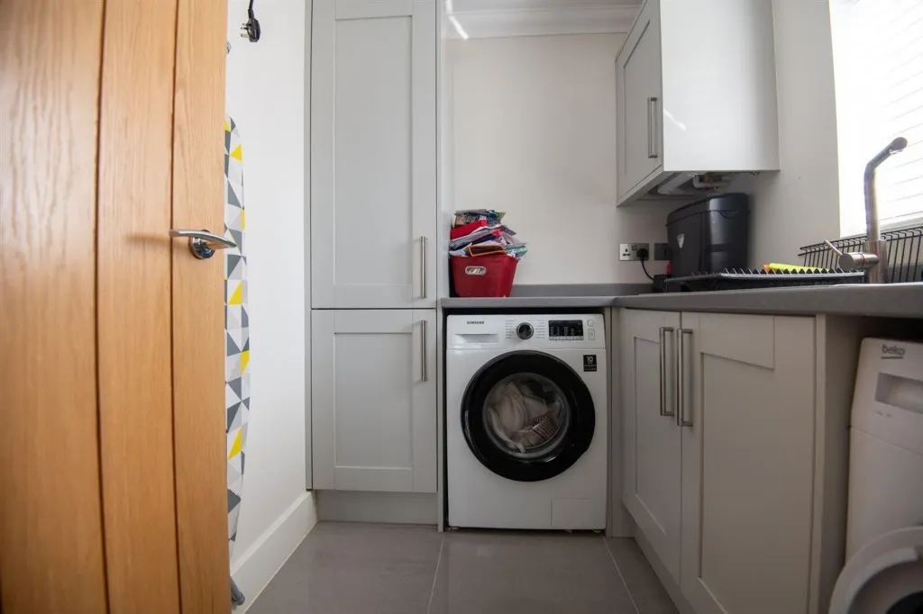 Coles Close, Little Harrowden, NN9, photo 11