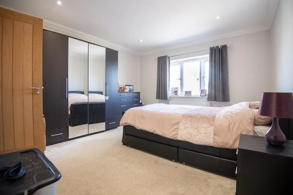Coles Close, Little Harrowden, NN9, photo 13