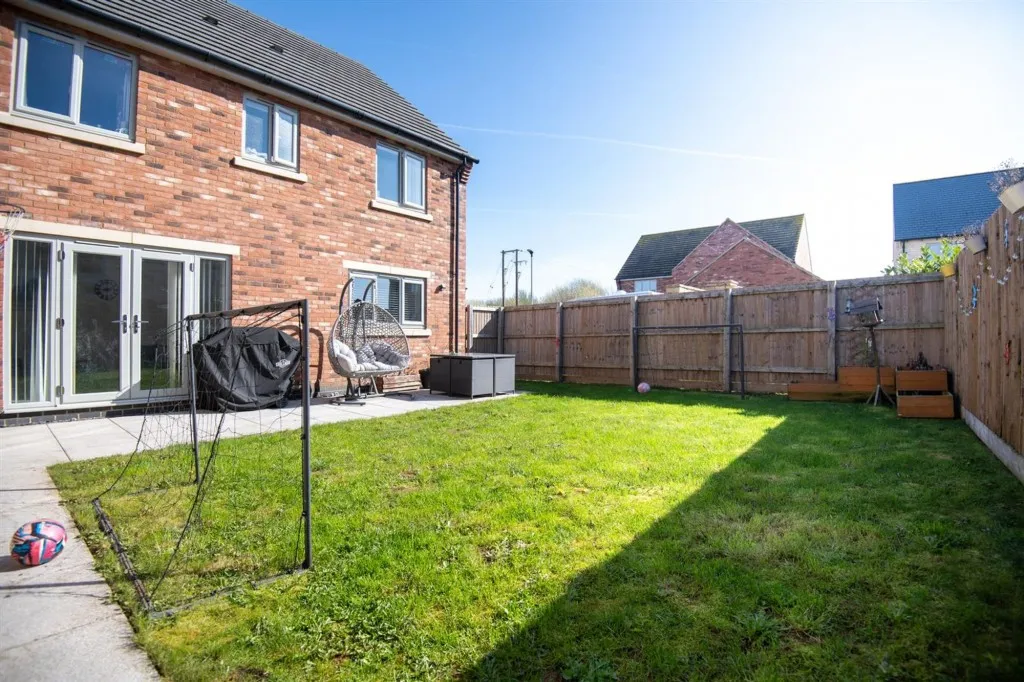 Coles Close, Little Harrowden, NN9, photo 24