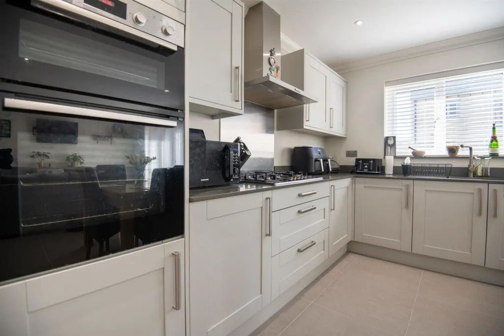 Coles Close, Little Harrowden, NN9, photo 7