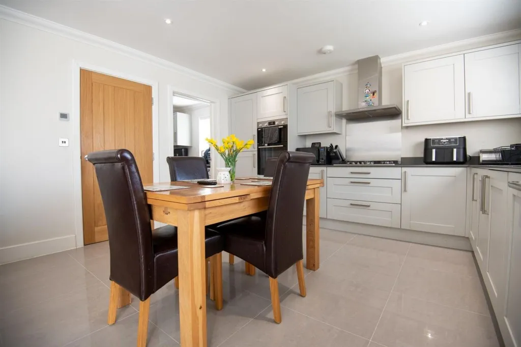 Coles Close, Little Harrowden, NN9, photo 6