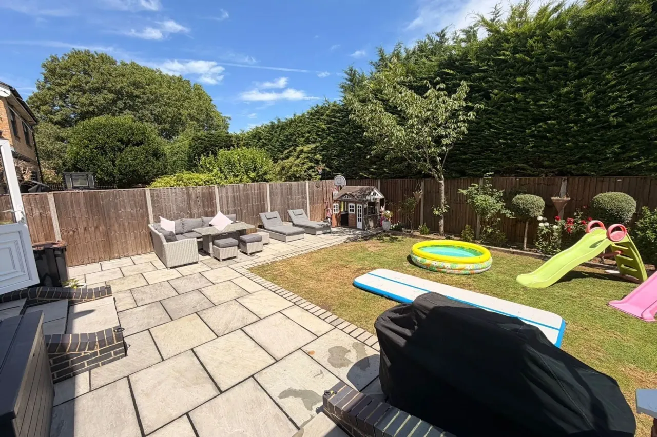 Thorpeside Close, Staines-upon-thames..., photo 4